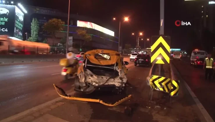 Kadıköy’de makas atan otomobil ticari taksiye çarptı: 1 yaralı