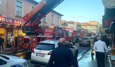 Kadıköy’de Ahşap Binada Yangın Çıktı