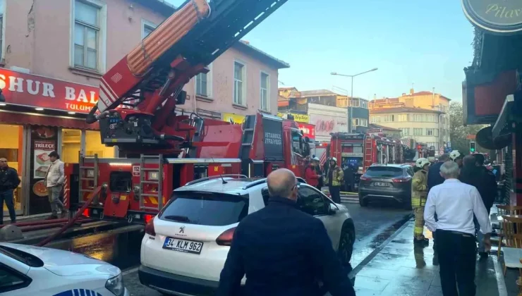 Kadıköy’de Ahşap Binada Yangın Çıktı